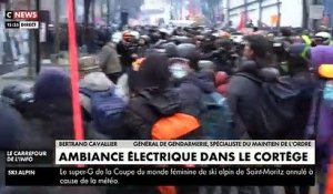 Loi Sécurité Globale - Plusieurs voitures brûlées, barricades en feu, magasins saccagés... Le chaos au coeur de la manifestation parisienne le samedi 5 décembre