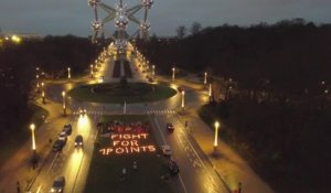 L'Atomium illuminé par une message pour limiter le réchauffement climatique