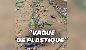 À Rio de Janeiro, une déferlante de déchets plastiques s'est échouée sur la plage