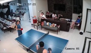 Le ping-pong est un sport dangereux, surtout pour les spectateurs