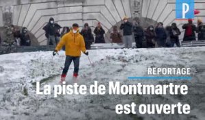 Des skieurs dévalent la pente enneigée de Montmartre