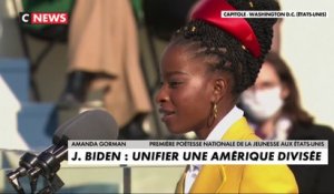 Amanda Gorman, première poétesse nationale des Etats-Unis, lit un poème à la cérémonie d'investiture