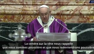 Le pape François célèbre la messe du Mercredi des cendres dans la basilique Saint-Pierre