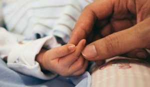 Une petite fille est née suite à une greffe d'utérus, une première en France