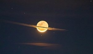 Ce photographe a réalisé une photo incroyable de la Lune déguisée en Saturne