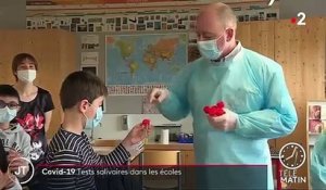Covid-19 : début des tests salivaires dans les écoles de la zone C