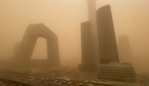 Chine : tempête de sable et pollution, Pékin suffoque