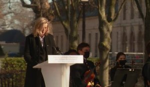 Cérémonie d'hommage aux victimes du terrorisme: Chloé Bertolus, chirurgienne de Philippe Lançon, lit un extrait du "lambeau"