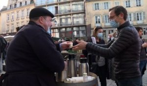 Distribution de cafés gratuits et occupation de l’opéra pour les un an du covid à Rennes