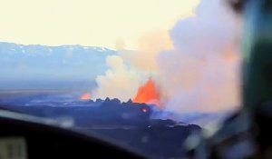Les images magnifiques de ce volcan entré en éruption hier à une quarantaine de kilomètres de la capitale islandaise Reykjavik - Vidéo
