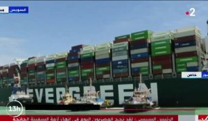 Canal de Suez : le porte-conteneur qui bloquait le passage en partie dégagé