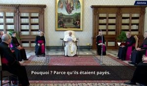 "Quiconque est au service de l'argent est contre Dieu", affirme le pape François