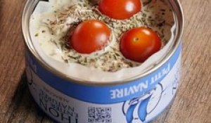 Mini-flans au thon et tomates cerise dans leurs boites