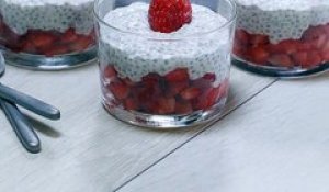 Pudding aux graines de chia et fraises du Périgord IGP