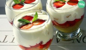 Trifle fraises, rhubarbe et mousse au chocolat blanc