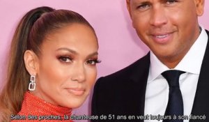 ✅ Jennifer Lopez sans sa bague de fiançailles, les rumeurs de rupture relancées
