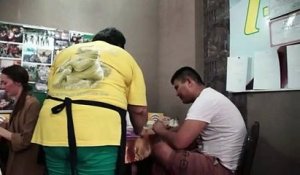 A Almaty, un café tenu par des handicapés mentaux