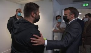 Anosmie de longue durée, pertes de mémoire...: Emmanuel Macron face à la détresse des patients atteints de Covid long