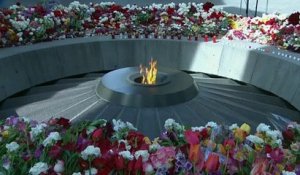À Erevan, des bougies et des fleurs pour commémorer le génocide