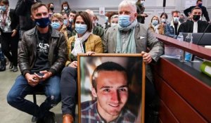 Procès Lelandais : le père d’Arthur Noyer affiche la photo de son fils dans la salle d’audience