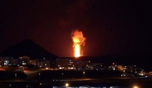 Un geyser de lave incroyable est expulsé de ce volcan en Islande