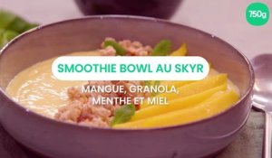 Smoothie bowl à la mangue, granola, skyr, menthe et miel