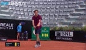 Rome - Djokovic assure face à Fritz
