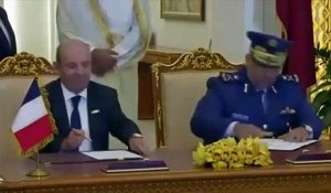 Hollande à Doha pour la signature du contrat de vente de 24 Rafale