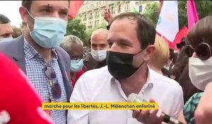 Marches pour les libertés : des mobilisations partout en France, Jean-Luc Mélenchon enfariné