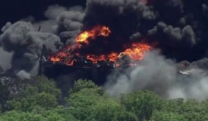 Les images de l'impressionnant incendie d'une usine Lubrizol, dans l'Illinois