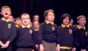 Una voz angelical: esta niña con autismo sorprende a todos cantando