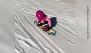 Cette petite fille est reine du snowboard