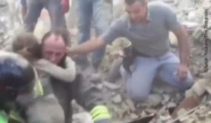 Une survivante du tremblement de terre en Italie