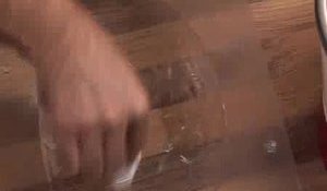 Technique en vidéo pour mouler un oeuf de Pâques en chocolat
