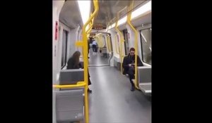 Immonde Il Se Touche Dans Le Metro Assis Derriere Une Fille Sur Orange Videos