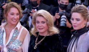 La montée des marches de l'équipe du film "De son vivant" - Cannes 2021