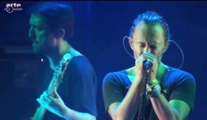 Radiohead chante son tube "Creep" en live