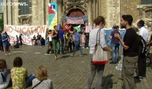 Bruxelles : les 450 sans-papiers suspendent leur grève de la faim et de la soif