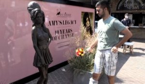 Dix ans après la disparition d’Amy Winehouse, ses fans lui rendent hommage à Londres