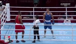 Jeux Olympiques de Tokyo : Le boxeur marocain Youness Baalla essaie de mordre l'oreille son adversaire... comme Mike Tyson face à Holyfield en 1997 !