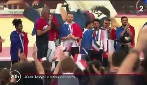JO 2021 : de retour de Tokyo, les médaillés olympiques français accueillis en héros à Paris