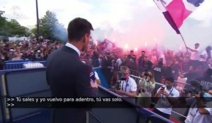 Enorme ambiance pour accueillir Lionel Messi au Parc des Princes à Paris