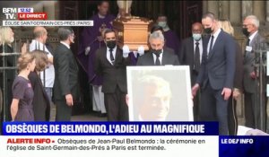 Le cercueil de Jean-Paul Belmondo applaudi à sa sortie de l'église Saint-Germain-des-Prés