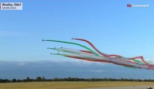 La patrouille acrobatique italienne fait le show pour son 60ème anniversaire