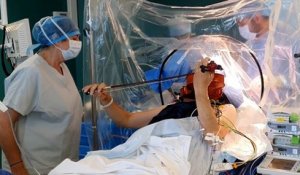 À Caen, un patient joue du violon alors qu'il est opéré du cerveau