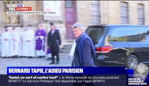 Jean-Louis Borloo, ami de Bernard Tapie depuis 45 ans vient d'arriver à l'église Saint-Germain-des-Prés pour lui rendre hommage