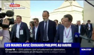 Des élus locaux entourent Édouard Philippe au Havre avant le lancement de son parti politique