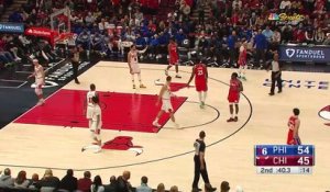 Joel Embiid a failli décapiter Lonzo Ball !