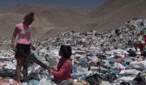Chili : le désert de l’Atacama se transforme en gigantesques décharges de vêtements