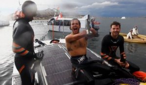 Le nageur quadri-amputé Théo Curin réussit la traversée du lac Titicaca sur 122 km